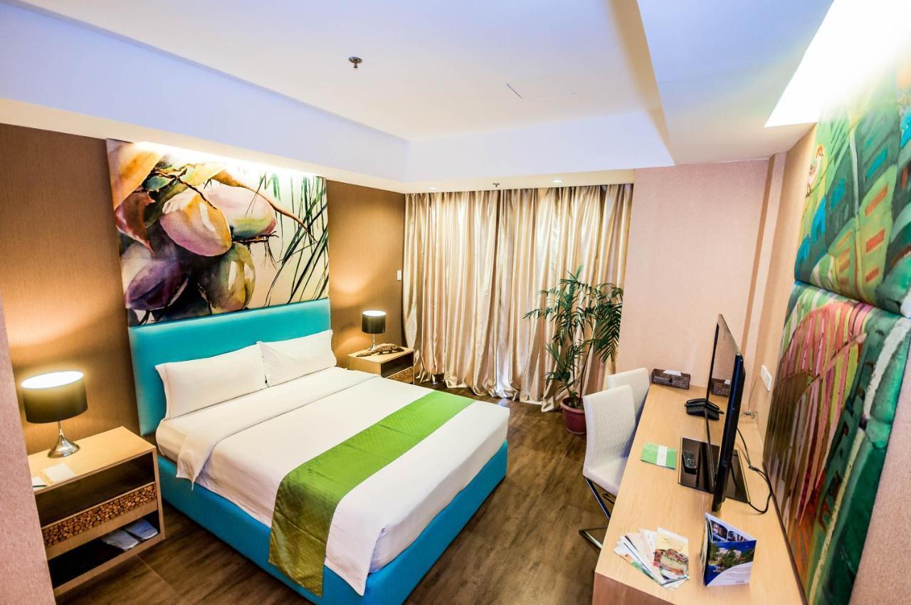 Aziza Paradise Hotel Puerto Princesa Esterno foto