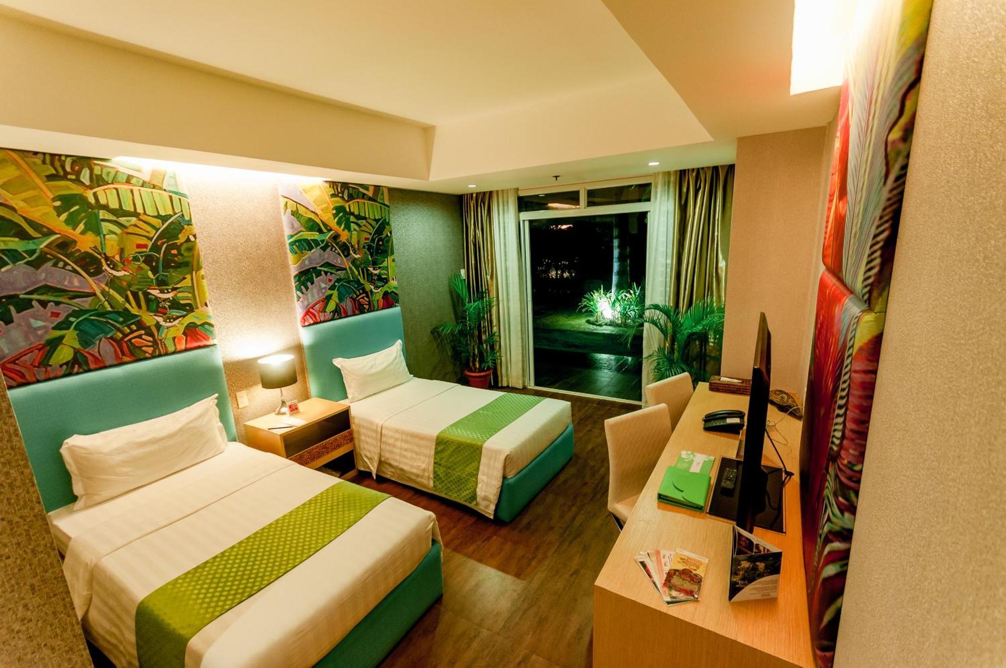 Aziza Paradise Hotel Puerto Princesa Esterno foto