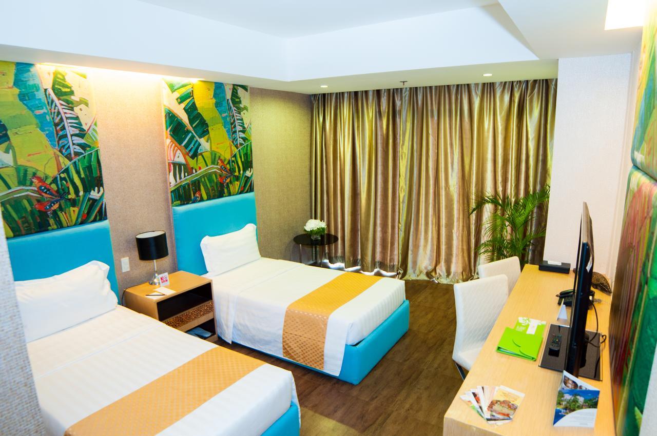 Aziza Paradise Hotel Puerto Princesa Esterno foto