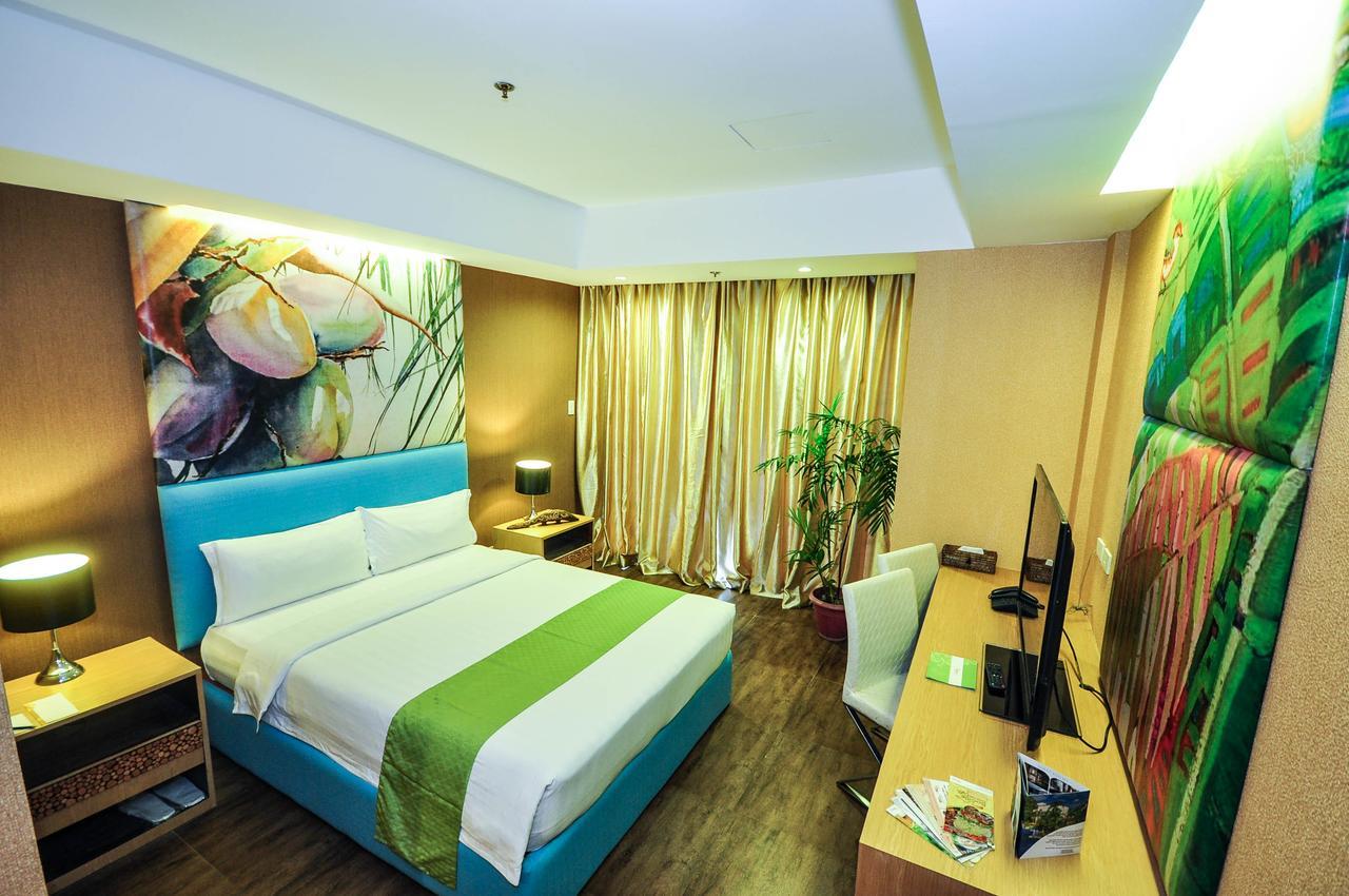 Aziza Paradise Hotel Puerto Princesa Esterno foto