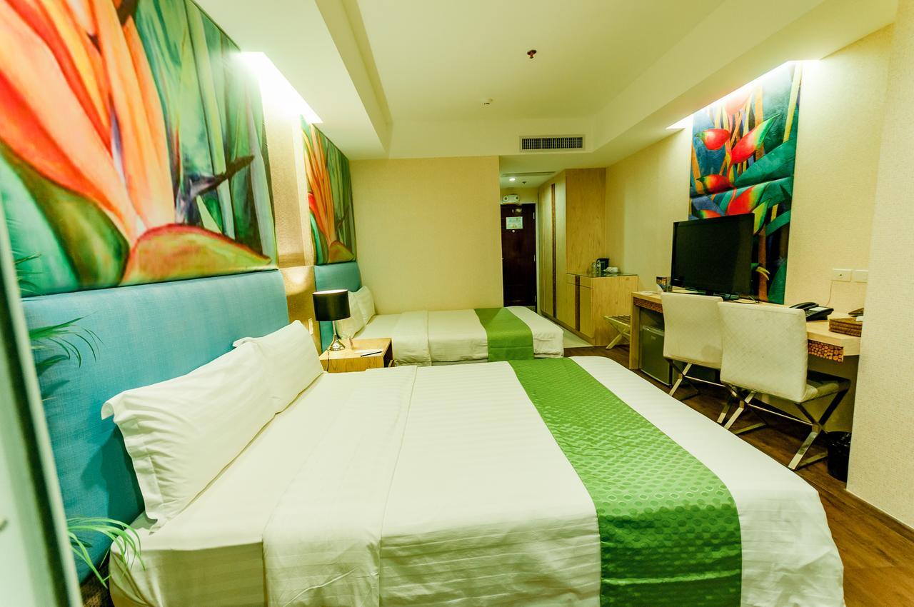Aziza Paradise Hotel Puerto Princesa Esterno foto