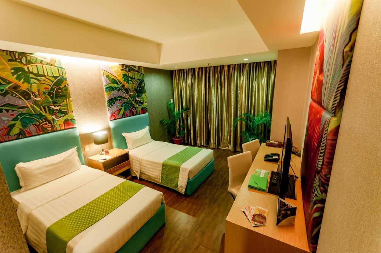 Aziza Paradise Hotel Puerto Princesa Esterno foto
